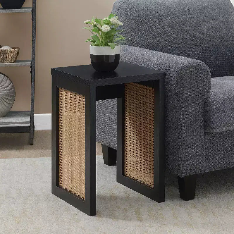 Mesa auxiliar cuadrada de madera beige de 24 pulgadas