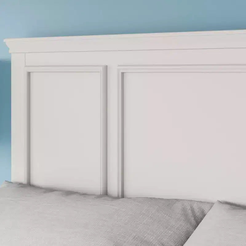 Cabecero de reina blanco roto con detalle de panel elevado